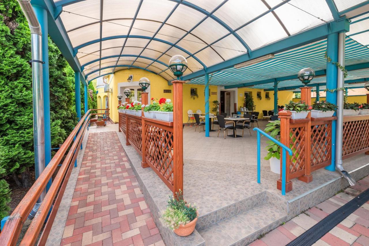Boglarka Panzio - Etterem Hotel Mezokovesd Exterior photo